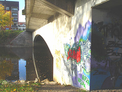 Pont et graffitis " Mario Bros " bridge graffitis  /  Ängelholm - Sweden / Suède - 23 octobre 2008