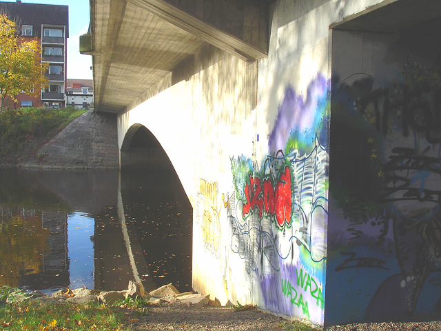 Pont et graffitis " Mario Bros " bridge graffitis  /  Ängelholm - Sweden / Suède - 23 octobre 2008