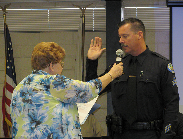 Pat Hammers Swears In Ken Peary (0252)