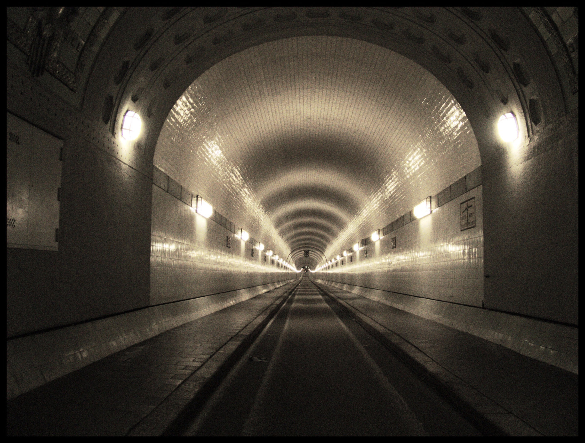 Alter Elbtunnel / Old Elbe Tunnel