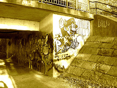 Pont et graffitis " Mario Bros " bridge graffitis  /  Ängelholm - Sweden / Suède - 23 octobre 2008 - Sepia