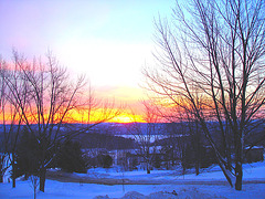 Lever de soleil sur l'abbaye de St-Benoit-du-lac /  Québec. CANADA -  7 Février 2009- Couleurs ravivées