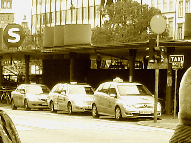 Copenhagen / Copenhague -  Octobre 2008.   TAXI !!!!!!!!!!!!!  SEPIA