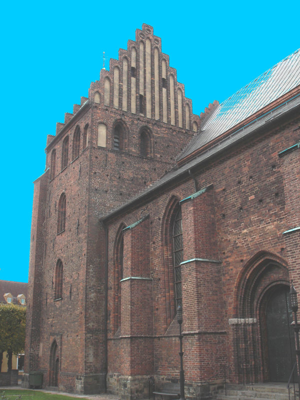 Helsingborg's church / L'église de Helsingborg  - Suède / Sweden - Ciel bleu photofiltré