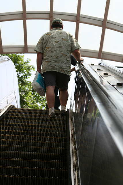 08.WMATA.DupontCircle.WDC.22May2009