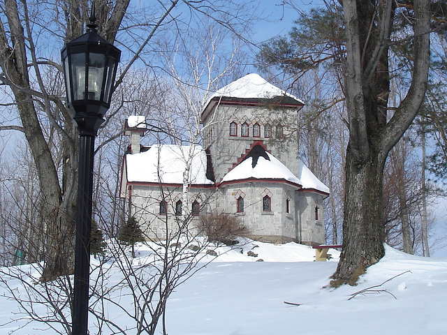 Tour St-Benoit de l'abbaye du même nom -  Région des cantons de l'est au Québec..   Février 2009