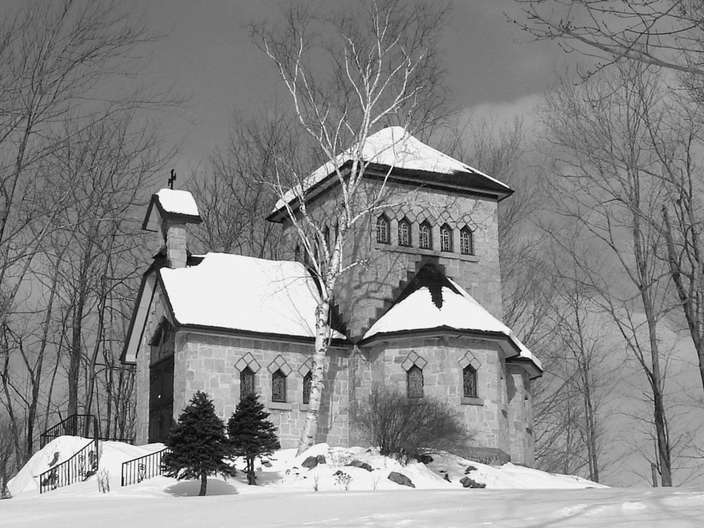 Tour St-Benoit de l'abbaye du même nom / Région des cantons de l'est au Québec - Février 2009 - B & W