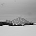 Montagne majestueuse et décor hivernal du Québec.  /   Majestic mountain and winter Quebec  scenery  -  Février 2008. - B & W