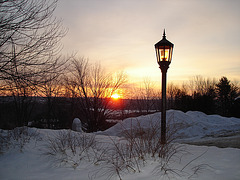 Soleil levant sur l'abbaye de St-Benoit-du-lac - Québec. Canada - 7 février 2009