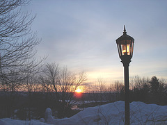 Soleil levant sur l'abbaye de St-Benoit-du-lac - Québec. Canada - 7 février 2009