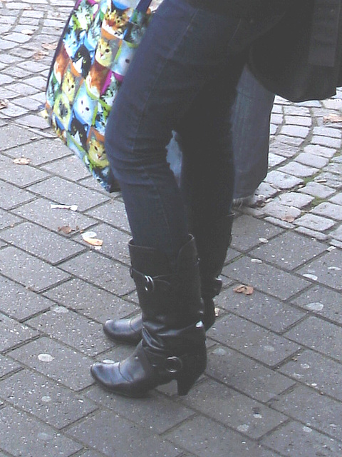 Readhead Swedish Teenager in buckled high-heeled Boots /  Ado Suédoise en bottes sexy -   Helsingborg / Suède- Sweden-  23 octobre 2008.