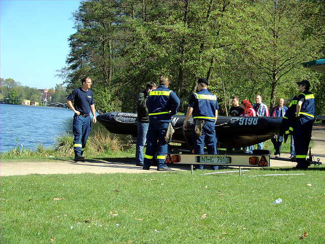 THW war beim "anbaden" auch am See zugange (mehr oder weniger)