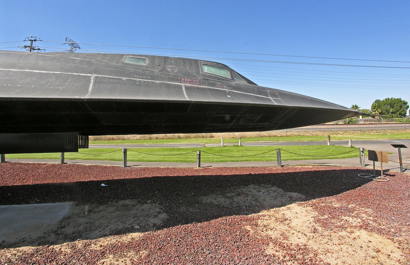 Lockheed SR-71A Blackbird (8327)