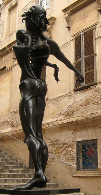 Figueres Dali Statue1