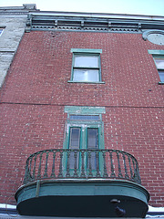 Architecture ancienne sur la rue principale /  Main street old architecture - Dans ma ville / Hometown.