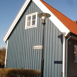 Carrefour Agränd /  Agränd street  lamp façade.  Laholm / Suède - Sweden.    25-10-2008