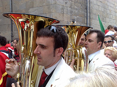 Con la música a otra parte.