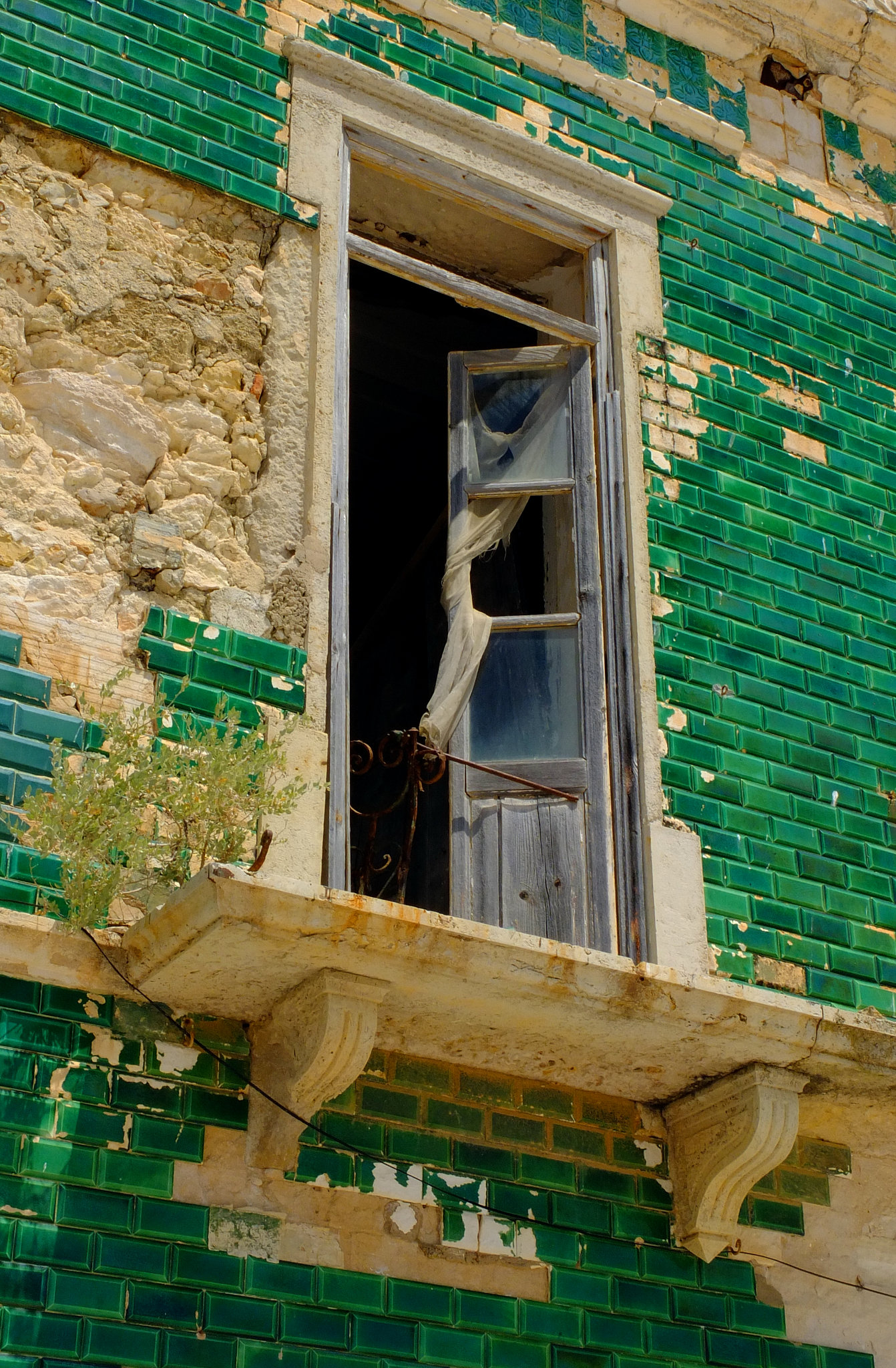 Albufeira X10 Derelict 1