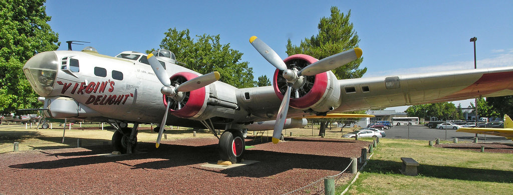 Boeing B-17G Flying Fortress (8334)