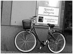 Vélo suédois de Novembre Salongema /  November Salongerna swedish bike -  Ängelholm  /  Suède - Sweden.   23 octobre 2008 - N & B