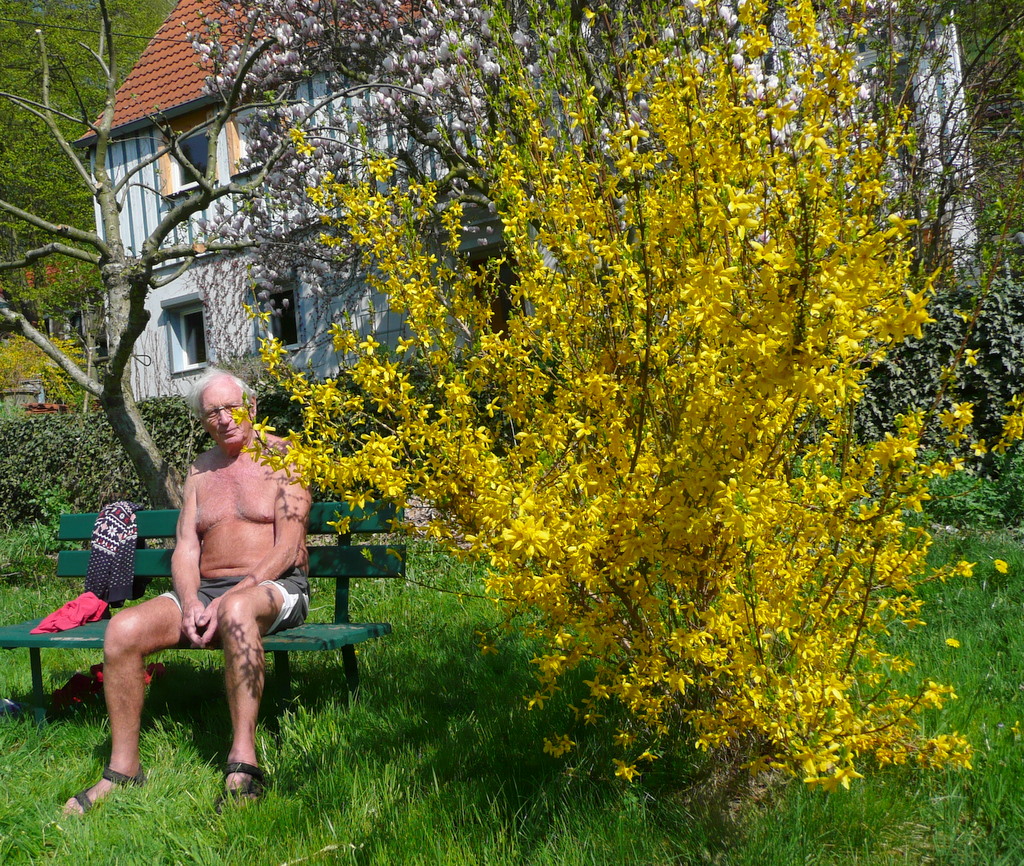 Ostern 2009 vor meinem Hause - antaû mia domo - devant ma maison