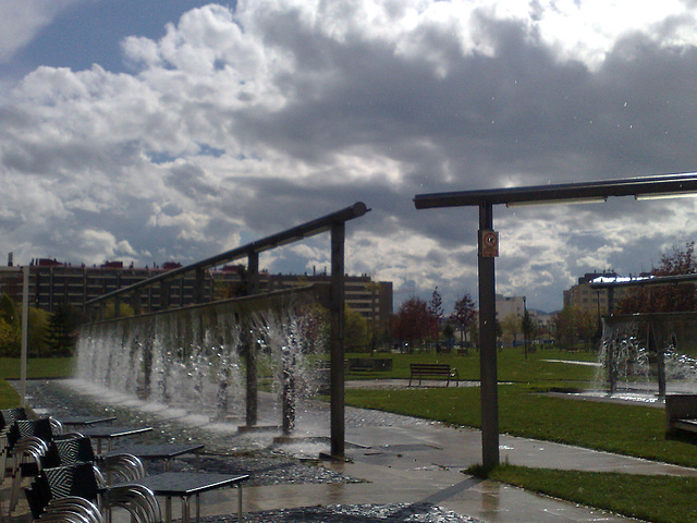 Pamplona: fuente en parque de Yamaguchi.