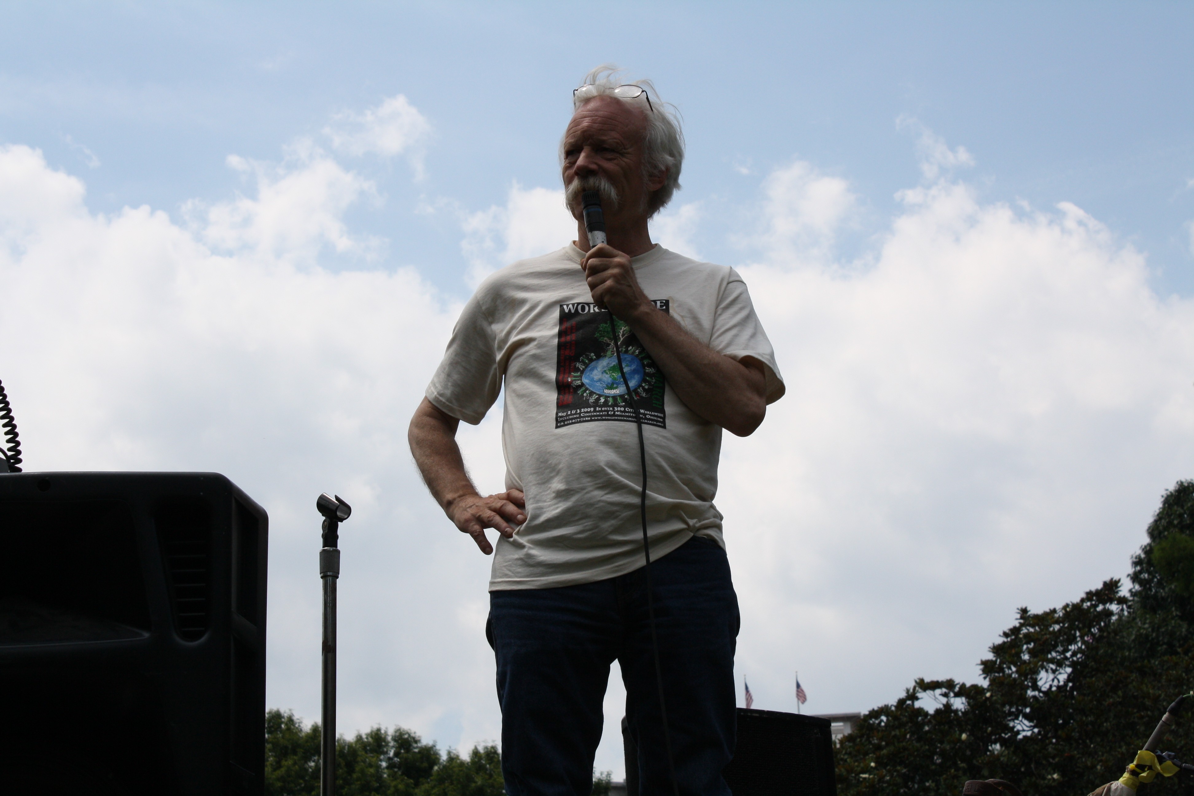 03.Rally.SmokeIn.LafayettePark.WDC.4July2009