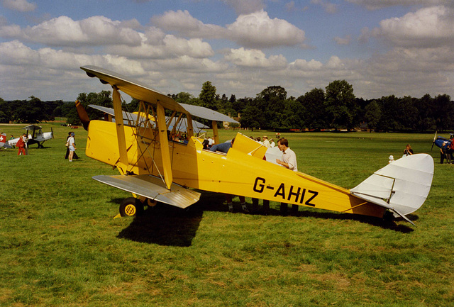 de Havilland DH82A Tiger Moth G-AHIZ