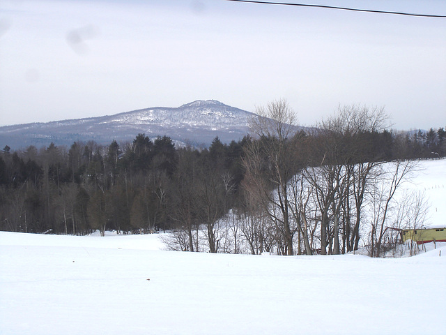 Les alentours de l'abbaye / The outskirts of the abbey  -  St-Benoit-du-lac au Québec .   7 Février 2009