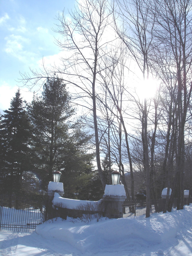 Paysages d'hiver à proximité de l'abbaye de St-Benoit-du-lac au Québec .  7 Février 2009