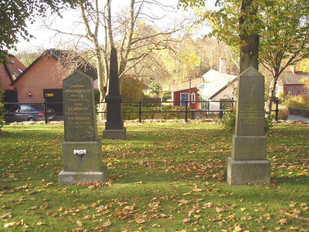 Cimetière de Laholm / Laholm's cemetery.   Suède / Sweden.  25 octobre 2008