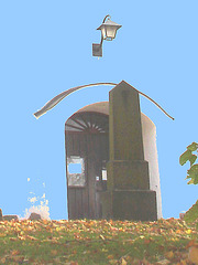 Église et cimetière de Laholm /  Laholm's church & cemetery.  Sweden / Suède.  25 octobre 2008 - Bleu photofiltré