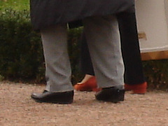 Duo de Dames aux cheveux immaculés / Ultra mature duo - Cimetière et église de Båstad's cemetery & church - Sweden- October 21th 2008 -  Chaussures funéraires - Funeral shoes 4