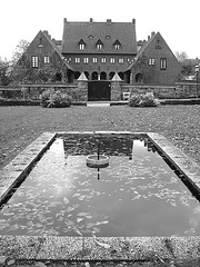 Noblesse architecturale /  Castle style building - Båstad.  Suède / Sweden - 21-10-2008 - N & B