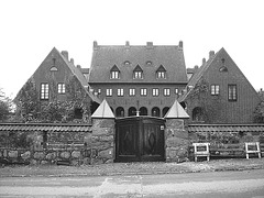 Noblesse architecturale /  Castle style building - Båstad.  Suède / Sweden - 21-10-2008 - N & B