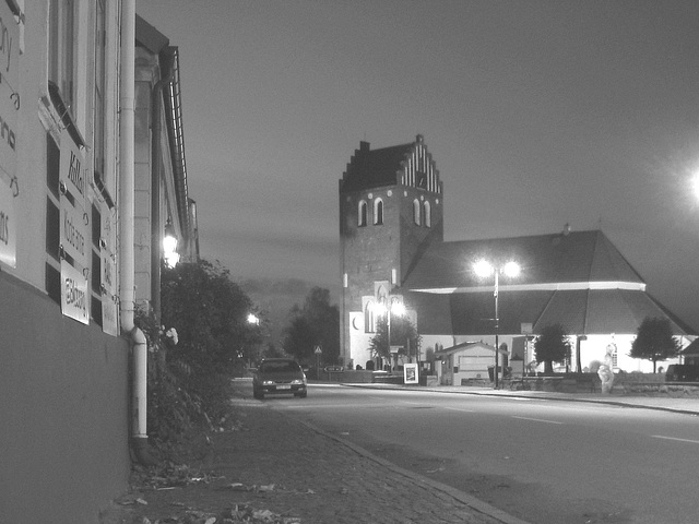 Église & cimetière de soir - Båstad -  Suède /  Sweden.   Octobre 2008 - N & B
