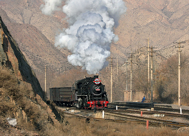 Shunting the siding at Liugongli