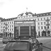 Camion bleu et architecture imposante / Blue truck & towering architecture - Helsingborg / Suède - Sweden  /  22 octobre 2008Noir et blanc