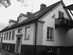 Maison aux fenêtres réflectives / Windows reflections house - Båstad / Suède - Sweden.    21-10-2008  -  N & B