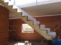 En la obra 5: escalera prefabricada.