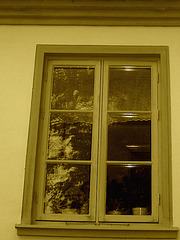 Maison aux fenêtres reflectives / Windows reflections house - Båstad /  Suède - Sweden.   21-10-2008  - Sepiatisée