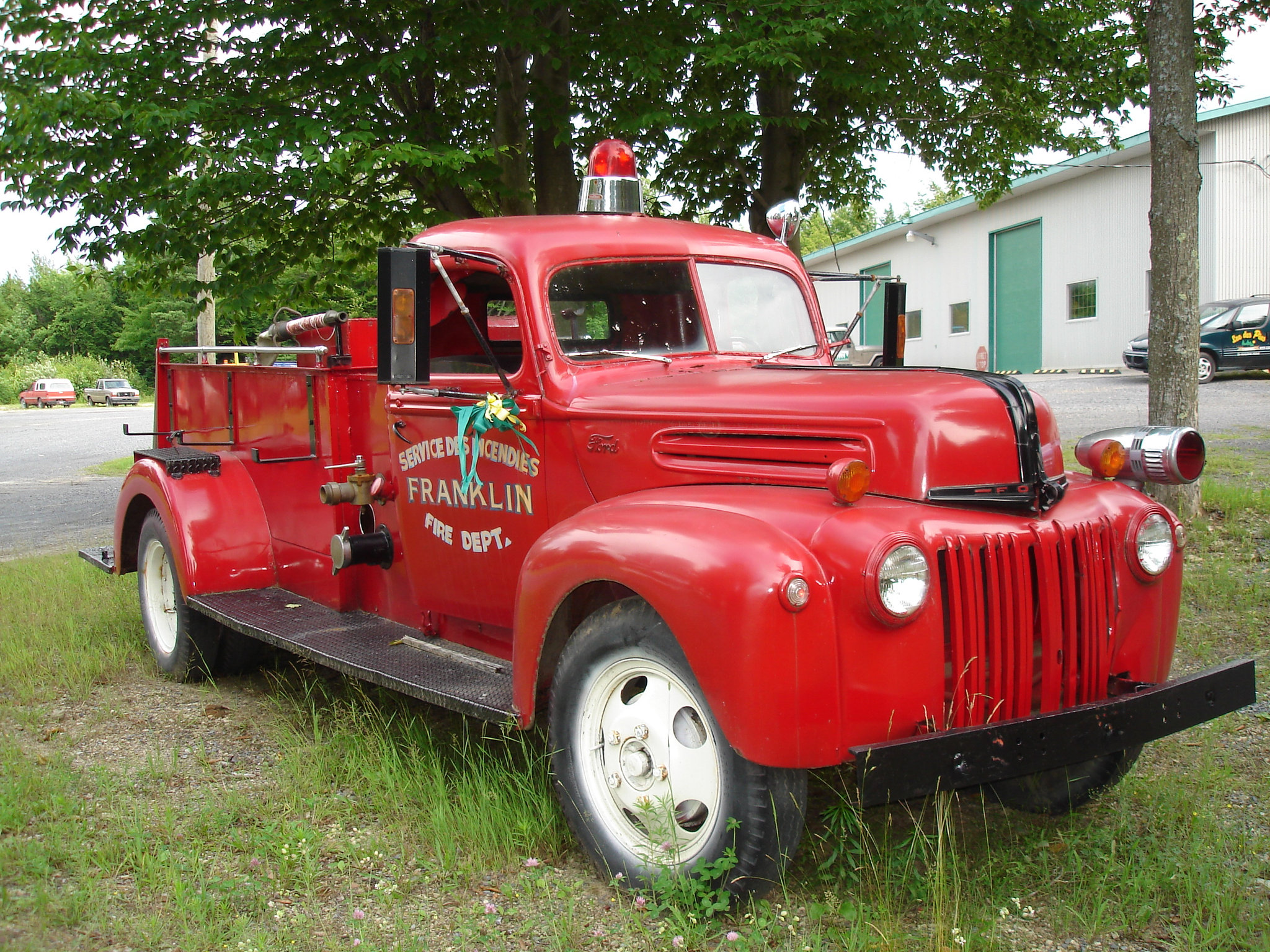 Ancien camion de pompiers de Franklin  / Franklin former red fire truck