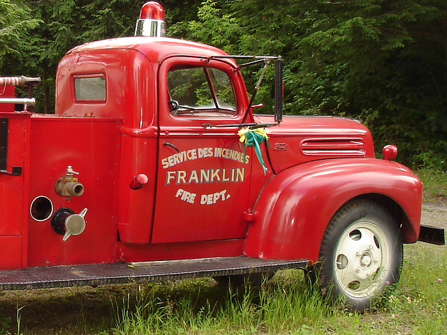 Ancien camion de pompiers de Franklin  / Franklin former red fire truck