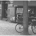 Le vélo du cafetier / Café Vila blue swedish bike scenery - Helsingborg / Suède - Sweden.  22 octobre 2008- Noir et blanc