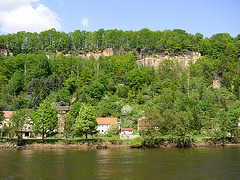 Mein Haus und Grundstück von der anderen Elbseite