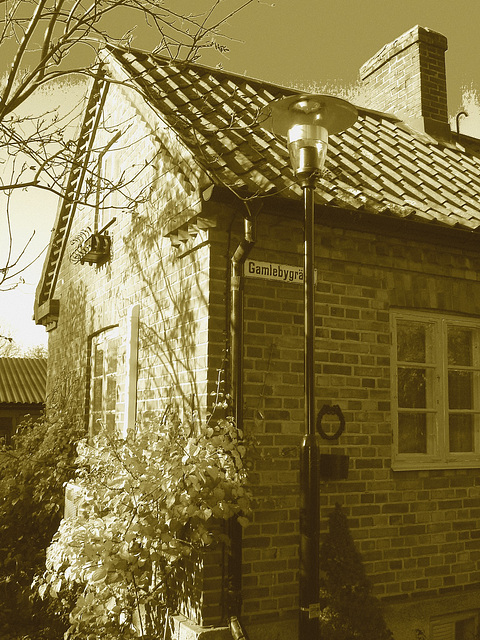 Gamblebygränd house /  Le carrefour Gamblebygränd  -  Laholm / Sweden - Suède.  25 octobre 2008 - Sepia