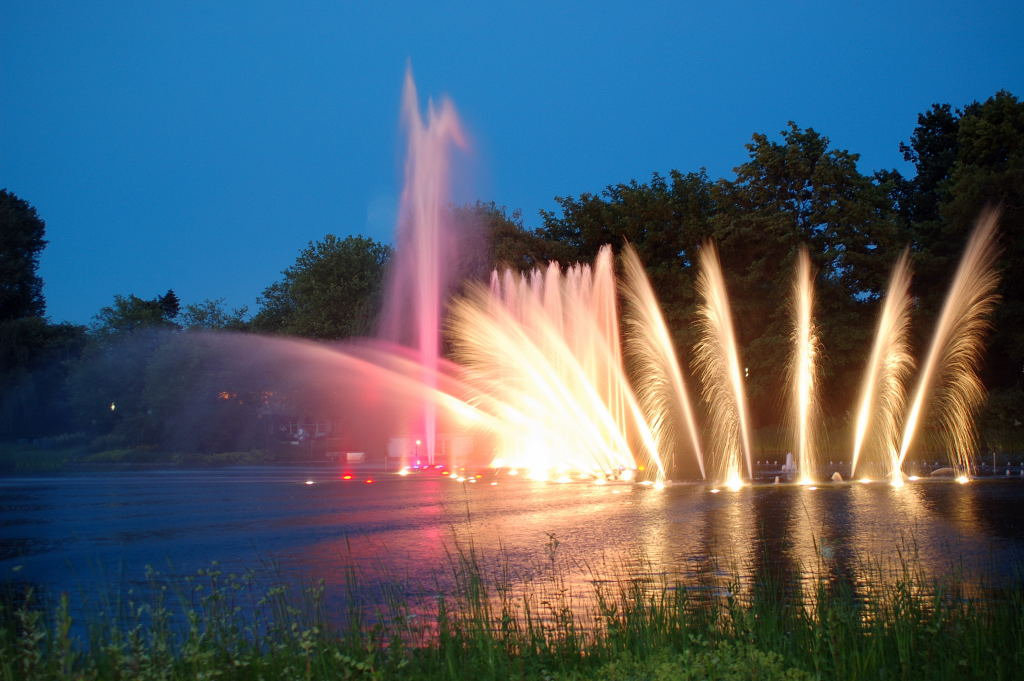 Wasserlichtspiele136