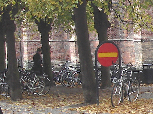 Église et vélos /  Church & bikes scenery  -  Helsingborg / Suède - Sweden.  22 octobre 2008