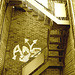 Escaliers de secours et graffiti sur mur de briques /  Fire escape and bricks wall hometown graffiti / Sepia