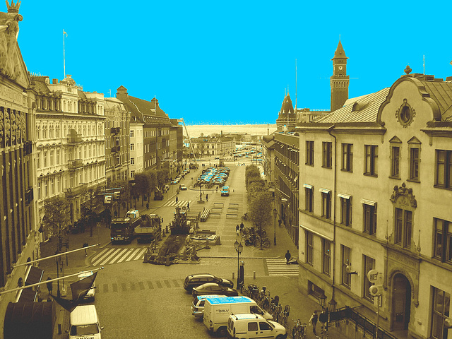 Du haut des escaliers menant à la Tour Viking / From the top of the tower stairs.   Helsinborg / Suède - Sweden.   22 octobre 2008  -  Sépia avec ciel bleu ajouté